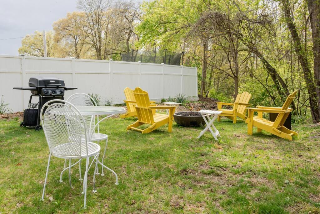 Campfire Cottage Fireplace, Fire Pit & No Chores! Kingston Bagian luar foto