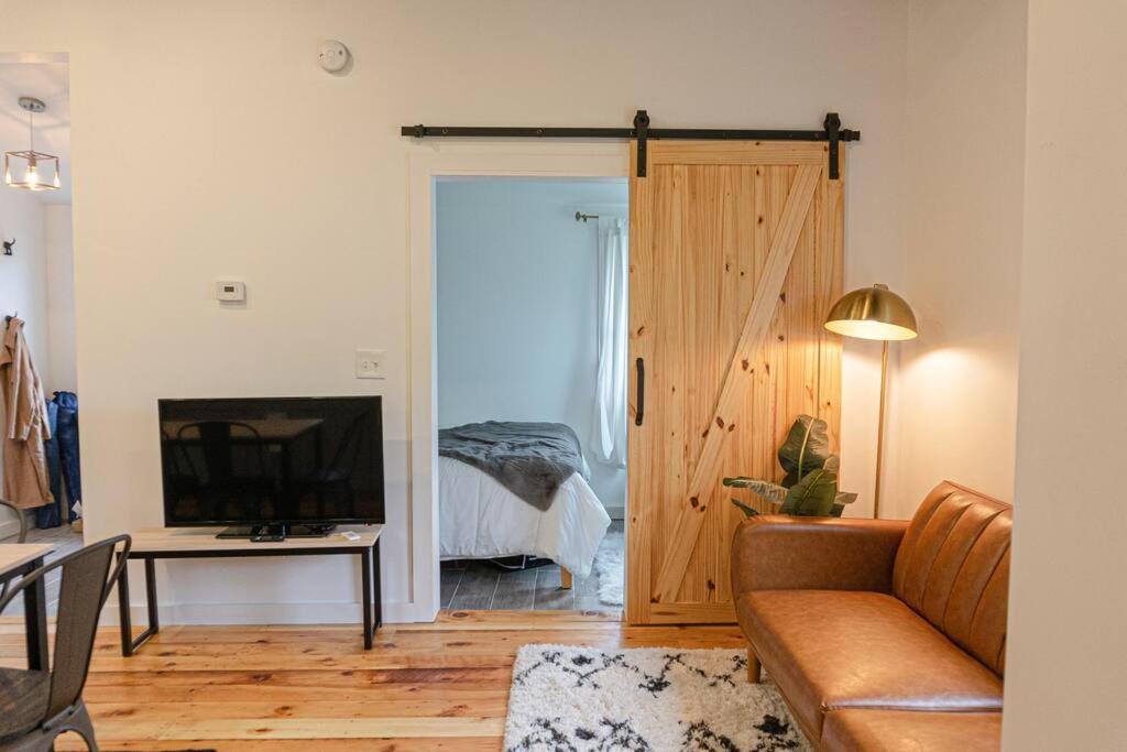 Campfire Cottage Fireplace, Fire Pit & No Chores! Kingston Bagian luar foto