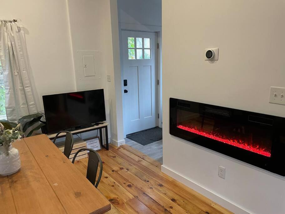 Campfire Cottage Fireplace, Fire Pit & No Chores! Kingston Bagian luar foto